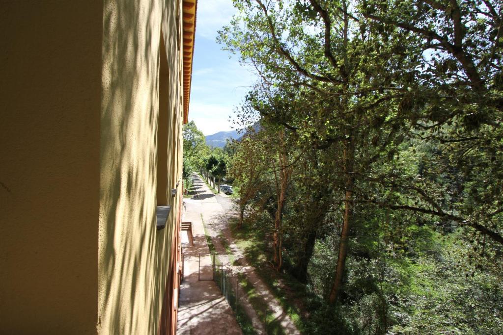 Alberg Roques Blanques Ribes De Freser Bilik gambar